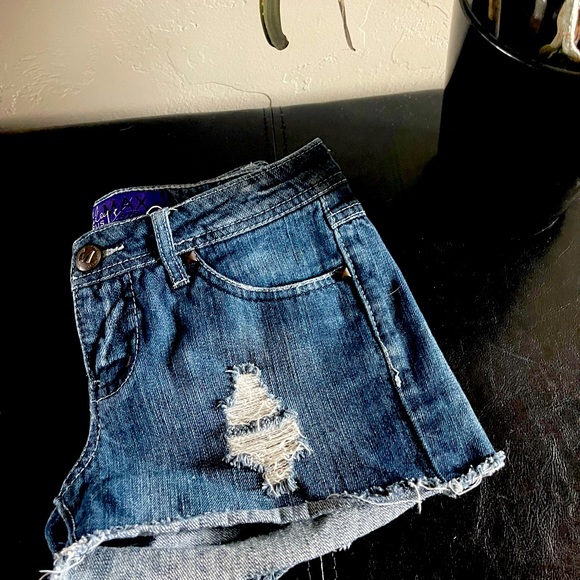 Miley Cyrus Max Azria Denim Shorts Size 3 - Picture 1 of 5